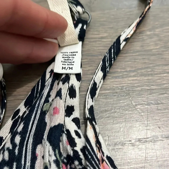 Billabong women’s Spring Seas Flowy Boho Floral Leopard Print Tank. Medium - Picture 5 of 7